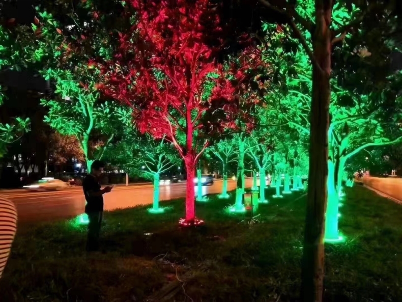 outdoor uplights for trees